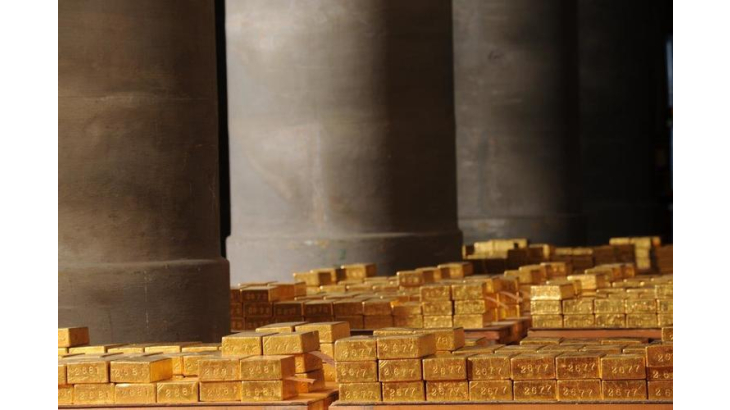 Outre la conservation des réserves d’or de l’État français, la Banque de France assure également le stockage des réserves d’or d’un certain nombre de clients institutionnels