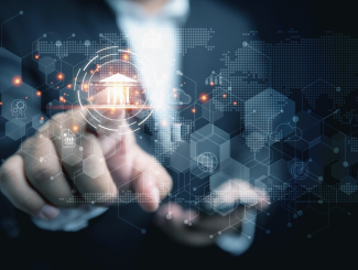 Homme pointant du doigt l'emblème d'une bourse au sein d'un réseau