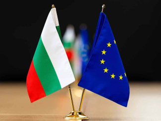 drapeau bulgare et européen sur fond noir