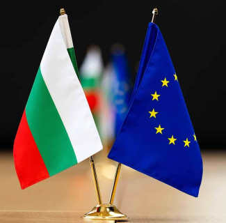 drapeau bulgare et européen sur fond noir