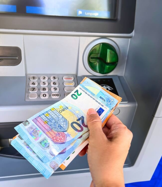 Retrait d'espèces à un distributeur automatique de billets