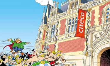 Astérix et ses compagnons se ruent à l'exposition qui leur consacrée à la Cité de l'Économie