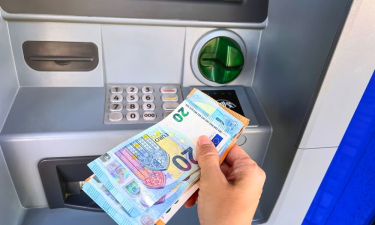 Retrait d'espèces à un distributeur automatique de billets