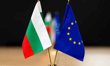 drapeau bulgare et européen sur fond noir